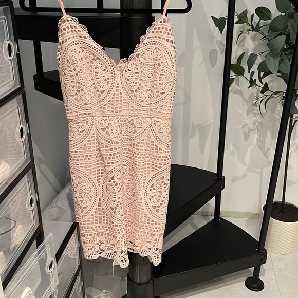 Pink lace dress - Picture 1 of 3